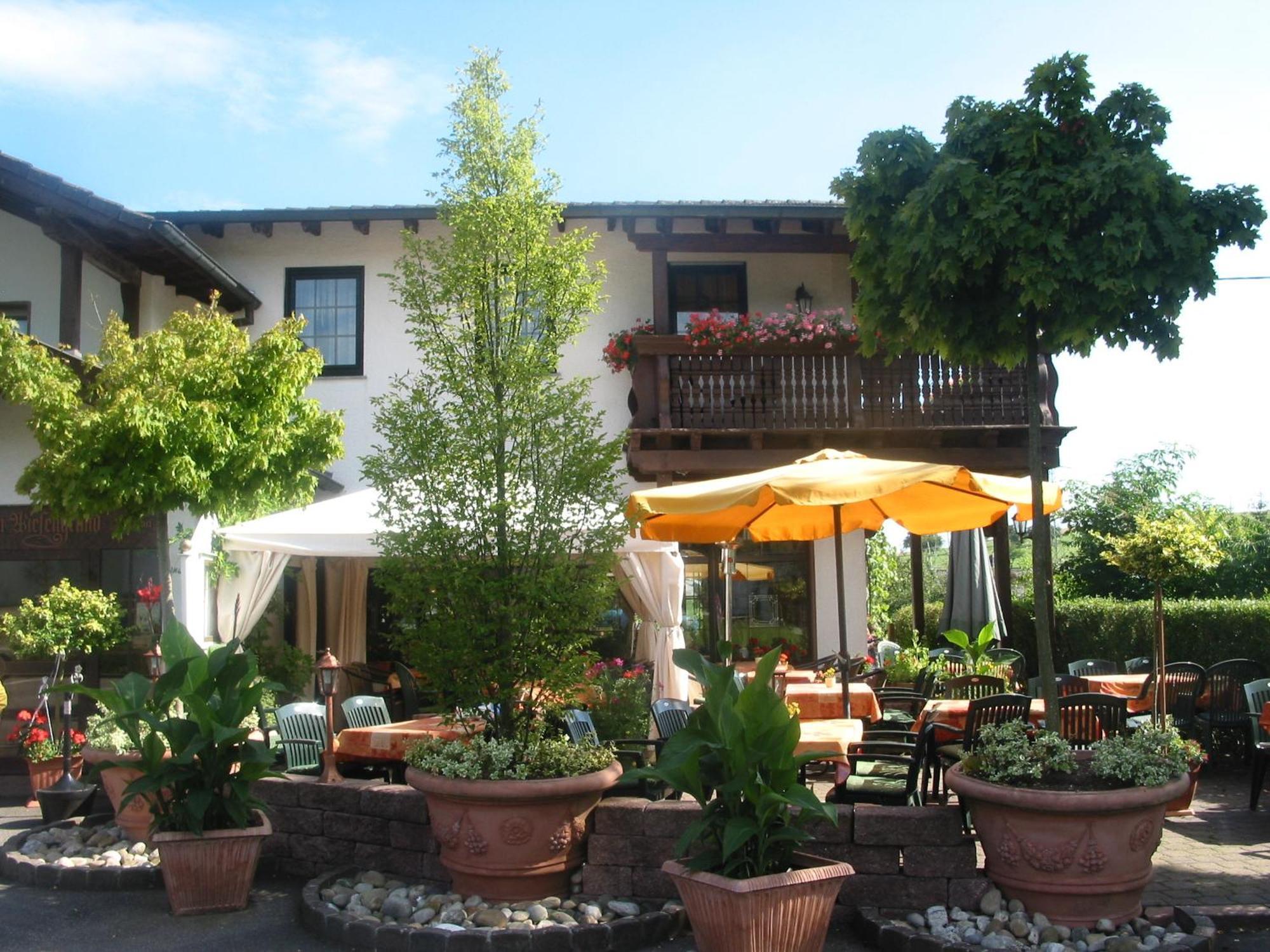 Restaurant Landgasthof Zum Wiesengrund Newel エクステリア 写真