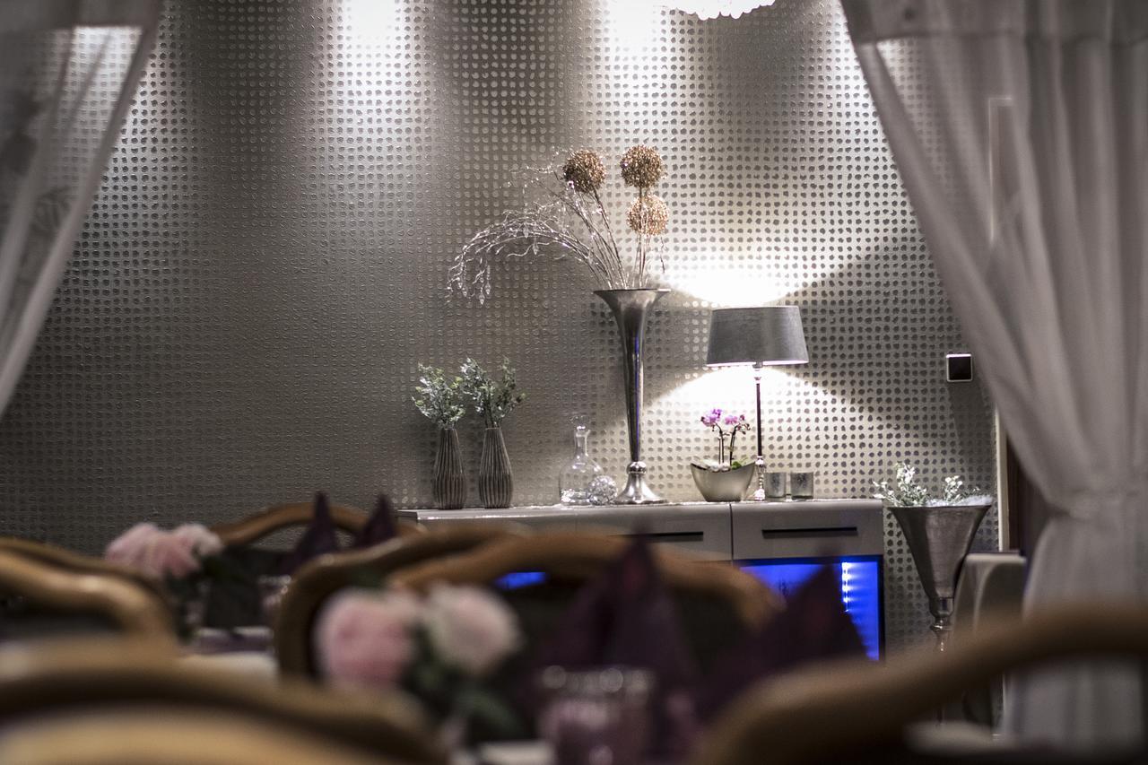 Restaurant Landgasthof Zum Wiesengrund Newel エクステリア 写真