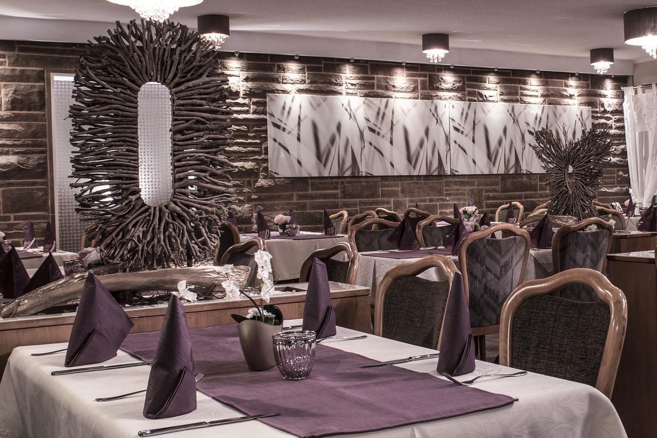 Restaurant Landgasthof Zum Wiesengrund Newel エクステリア 写真