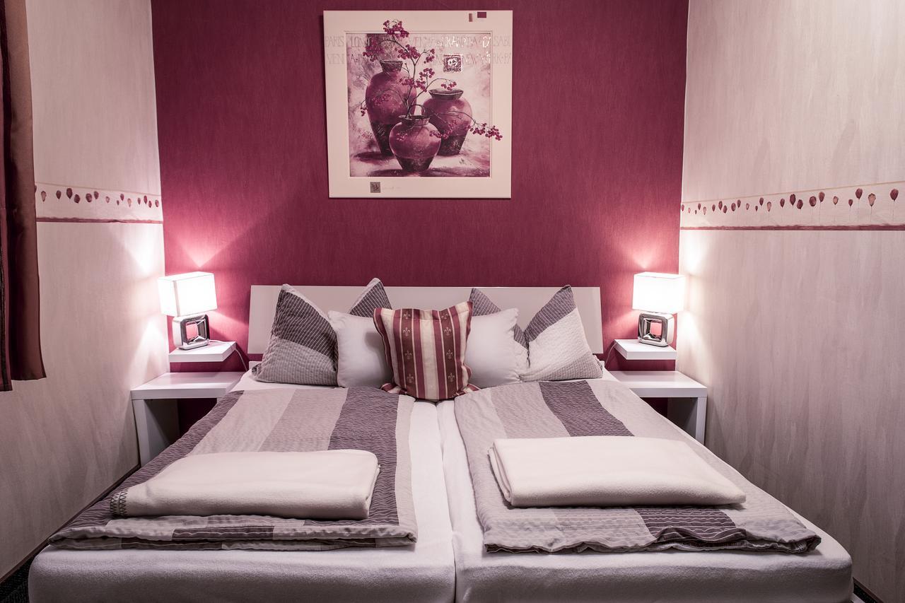 Restaurant Landgasthof Zum Wiesengrund Newel エクステリア 写真