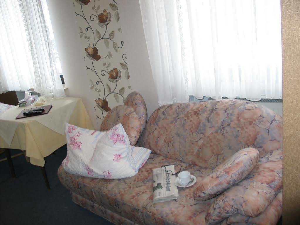 Restaurant Landgasthof Zum Wiesengrund Newel エクステリア 写真
