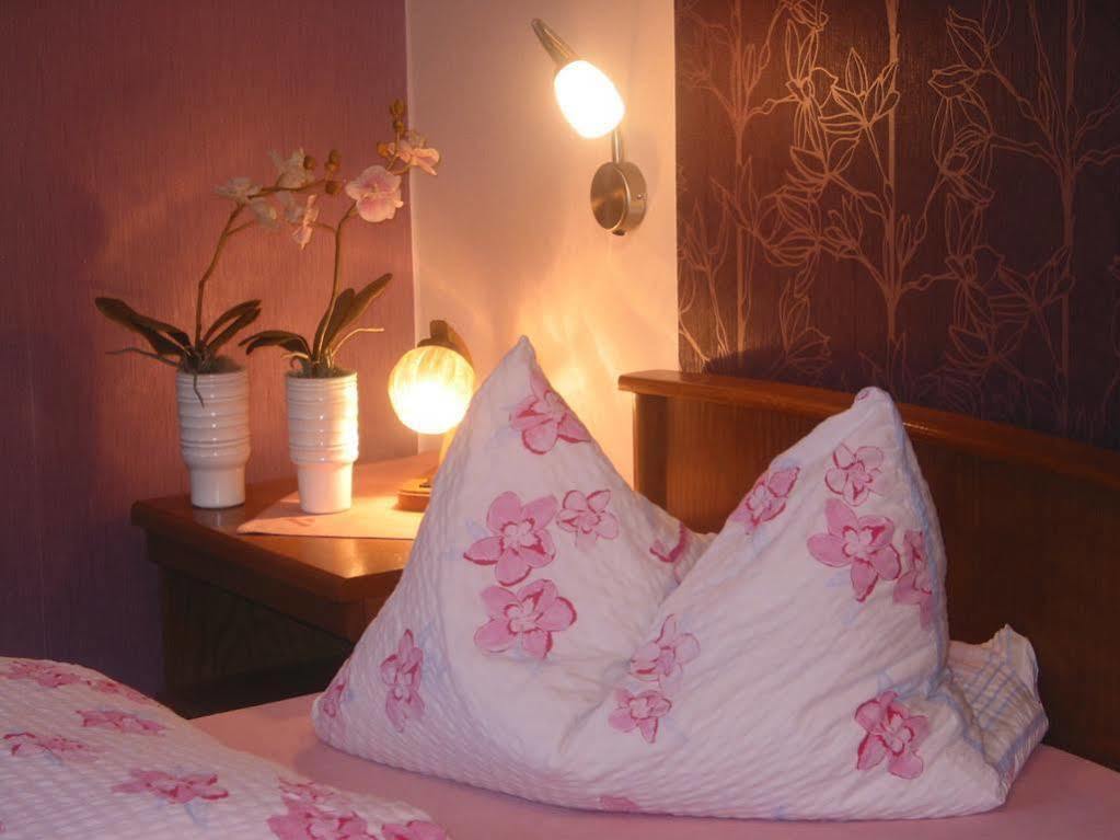 Restaurant Landgasthof Zum Wiesengrund Newel エクステリア 写真