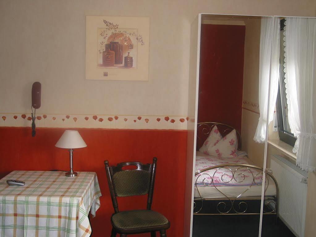 Restaurant Landgasthof Zum Wiesengrund Newel エクステリア 写真