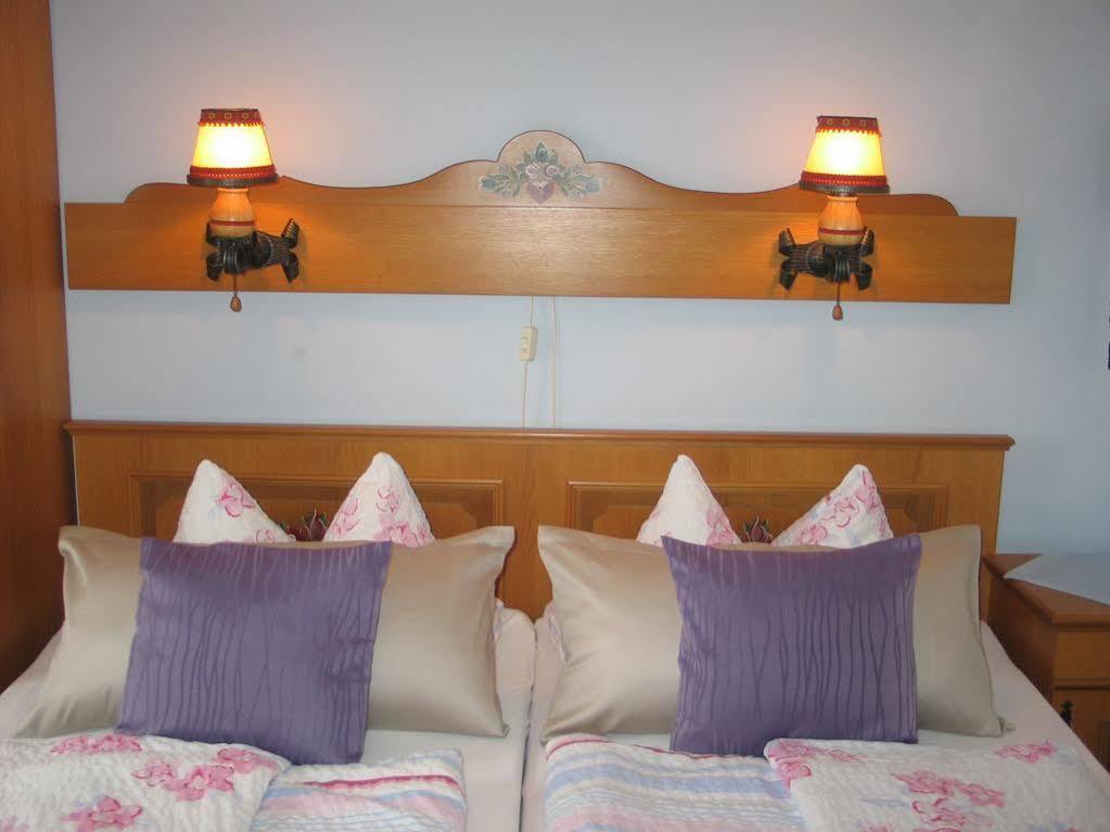 Restaurant Landgasthof Zum Wiesengrund Newel エクステリア 写真