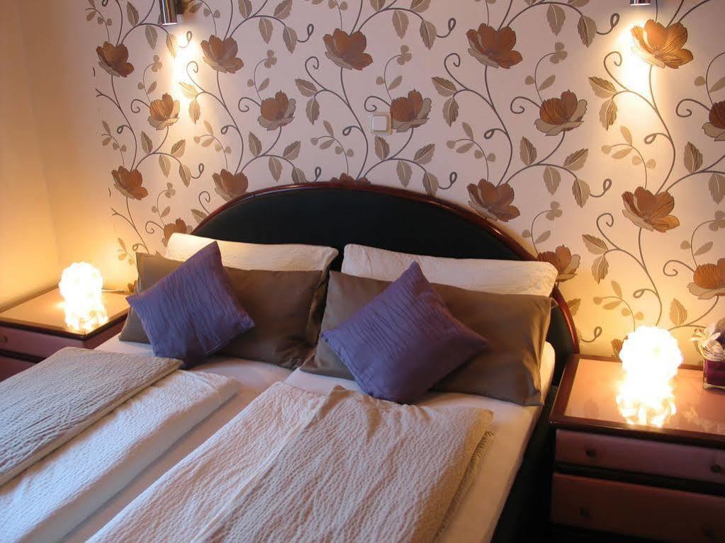 Restaurant Landgasthof Zum Wiesengrund Newel エクステリア 写真