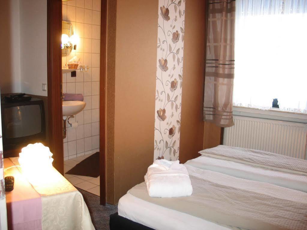 Restaurant Landgasthof Zum Wiesengrund Newel エクステリア 写真