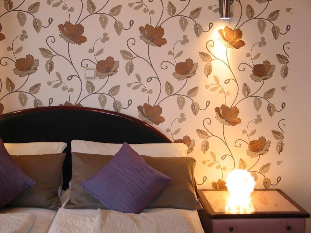 Restaurant Landgasthof Zum Wiesengrund Newel エクステリア 写真