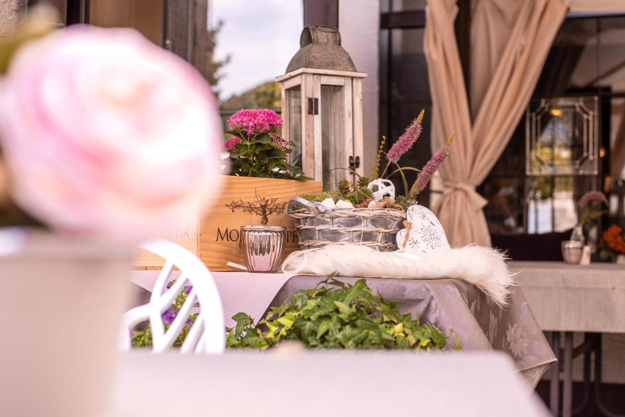 Restaurant Landgasthof Zum Wiesengrund Newel エクステリア 写真